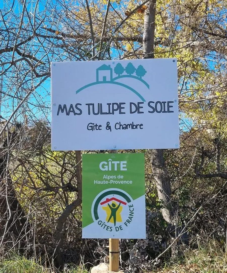 Mas Tulipe De Soie Bed & Breakfast Bevons