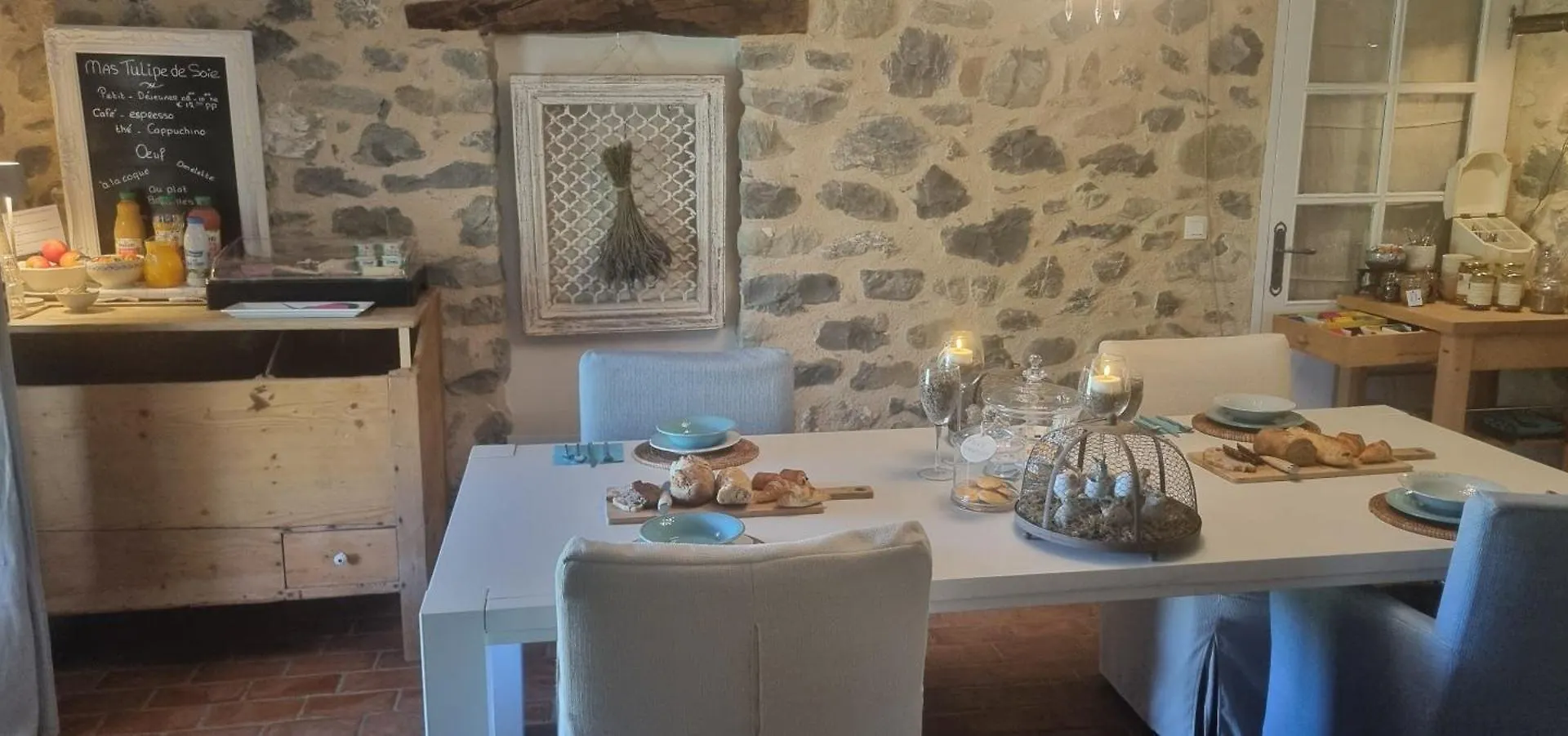 Mas Tulipe De Soie Bed & Breakfast Bevons